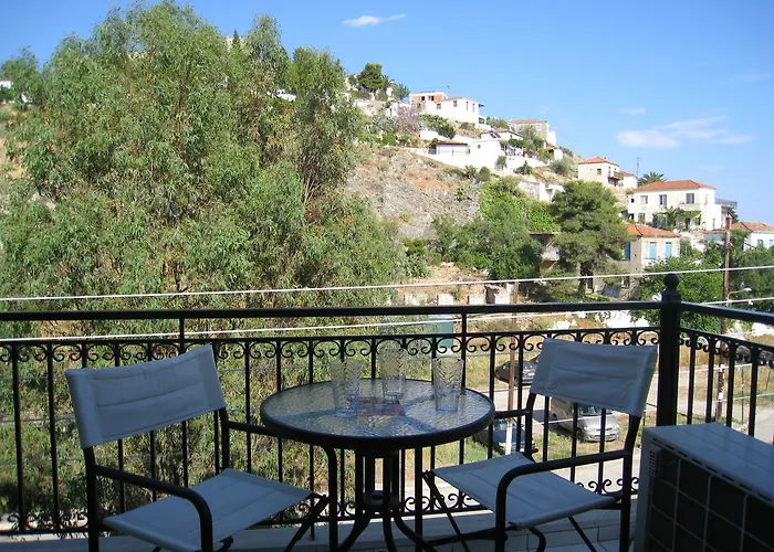 Castle View * Parálion Ástros